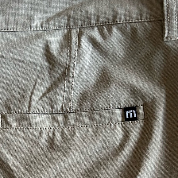 TRAVIS MATHEW mens size 40 beige BECK golf shorts - Picture 7 of 7